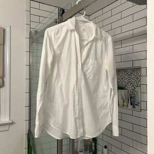 Women’s white Gap button down